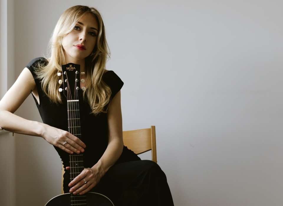 Lulu June | Surrey Singer Guitarist For Hire